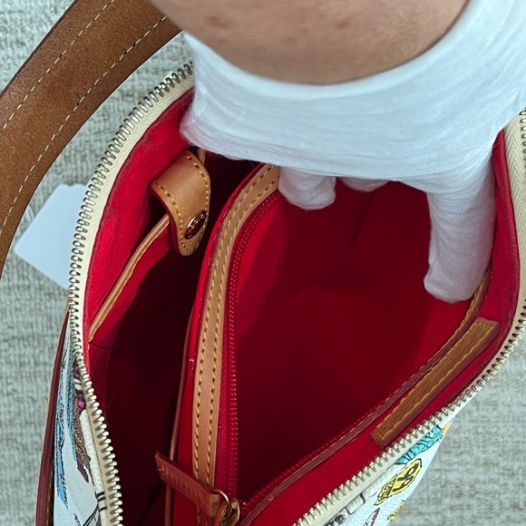 LIVE: Dooney and Bourke Fun, cheerful and colorful Americana - Picture 7 of 7